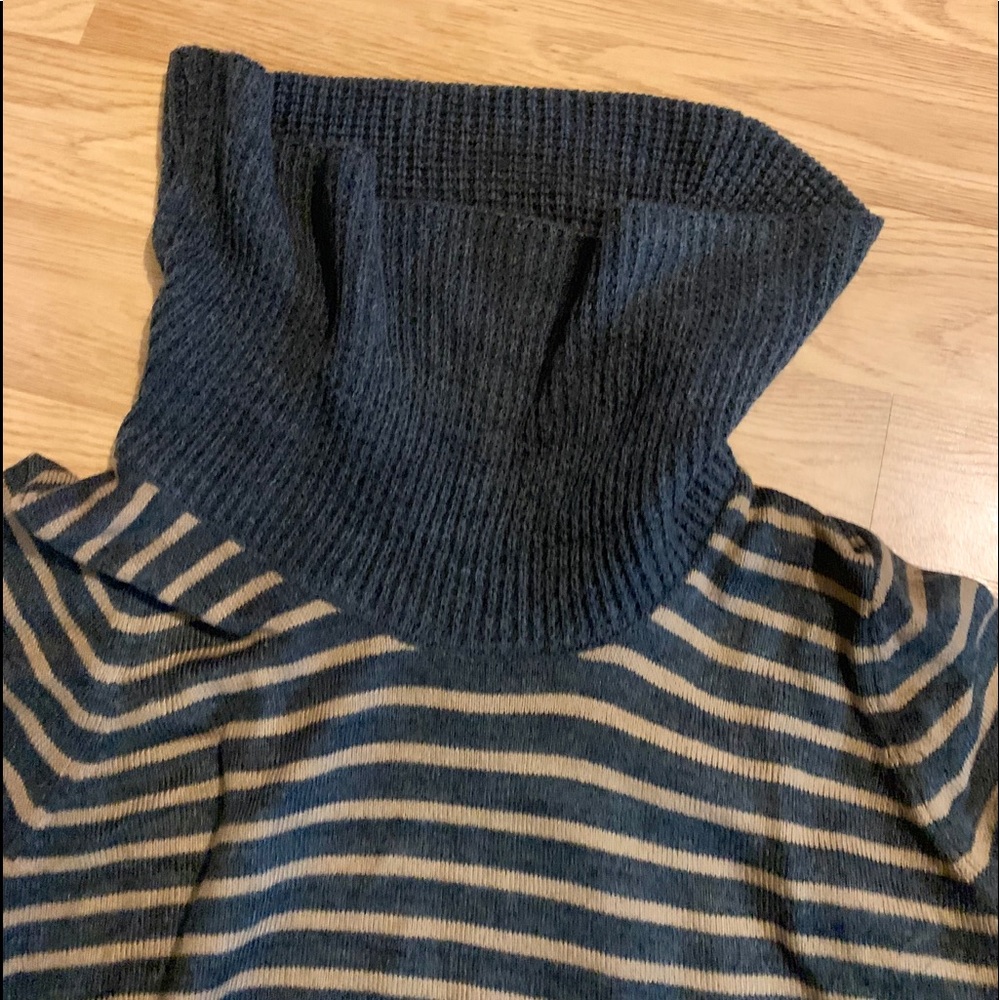 Sweater - Picture 2 of 5